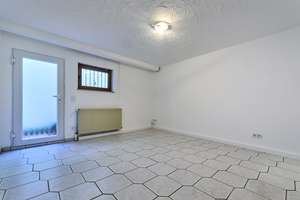 SPACIOUS AND ONLY 13 MINUTES TO CLAY! High-quality corner townhouse with garden, whirlpool, & garage – Die vollständige Adresse der Immobilie erhältst du vom Anbieter., 65203 Biebrich, Wiesbaden – Vorschaubild 20