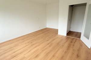 Modernisierte 1-Zimmer-Wohnung mit neuer Einbauküche und Blick ins Grüne – Flaschenträgerstraße 15, 81927 Englschalking, München – Vorschaubild 2