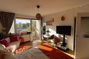 Lichtdurchflutete, möblierte 1- Zimmer Wohnung mit Balkon & Ausblick auf den Ringpark  – 97072 Altstadt, Würzburg – Vorschaubild 2