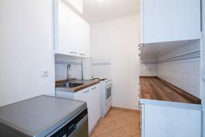 Morgensonne mit Ausblick: 2-Zimmer-Wohnung mit Balkon, Badewanne und Parkett nahe Ku'damm – Eisenzahnstraße 12, 10709 Wilmersdorf, Berlin – Vorschaubild 4