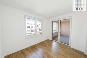 Exklusive 3 Zimmer Wohnung - 3 Bedroom Apartment with Kitchen , 2 Baths and Balcony New built