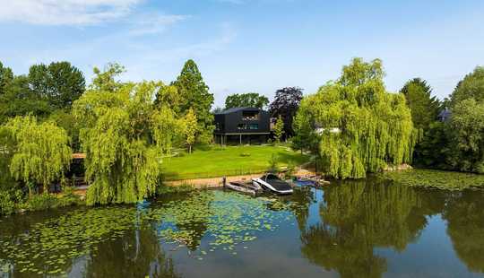 Bild von Wassergrundstück mit Stadtvilla in Hamburg-Mitte