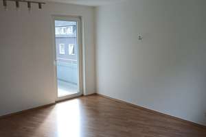 Balkon & Gasheizung: 2,5-Zimmer-Wohnung im 3. OG in Essen-Hubertstraße – Hubertstraße 256, 45307 Kray, Essen – Vorschaubild 3