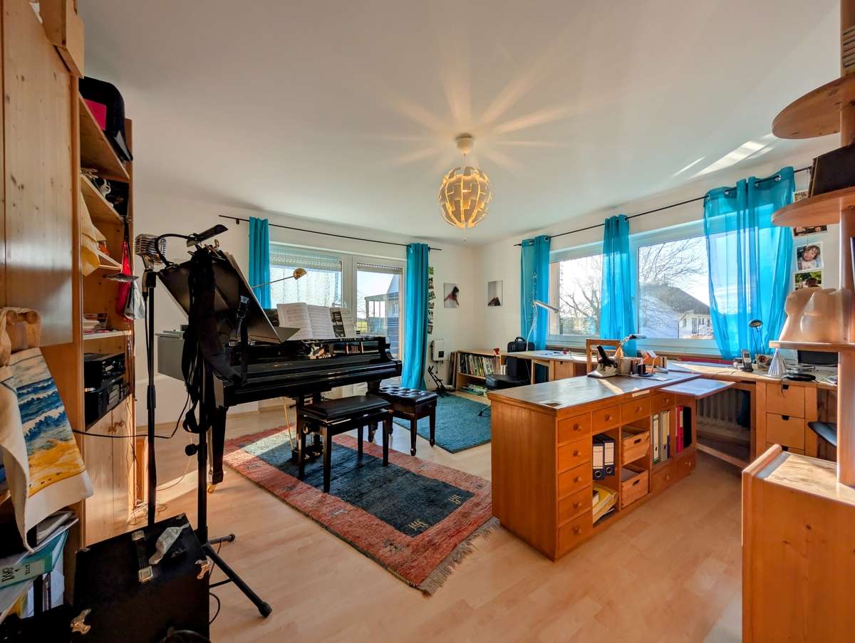 Immobilie in Ellzee - Einfamilienhaus mit Nutzungspotenzial, OG-Terrasse und umfangreichen energetischen Maßnahmen - Bild 0