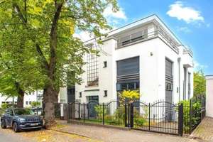 Villa am Aaper Wald in Düsseldorf mit Penthouse