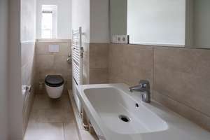 Helle sanierte 2-Zimmer-Altbauwohnung mit Einbauküche im Reiherstiegviertel – Veringstraße 10, 21107 Wilhelmsburg, Hamburg – Vorschaubild 7