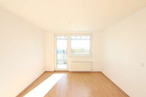 SÜDBALKON mit ERZGEBIRGSBLICK im GRÜNEN – Röhrsdorfer Straße 28, 9117 Rabenstein, Chemnitz – Vorschaubild 4