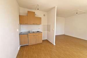 1-Zimmer-Wohnung im 3. Obergeschoss zu vermieten – Ringstraße 45, 4209 Grünau-Mitte, Leipzig – Vorschaubild 1