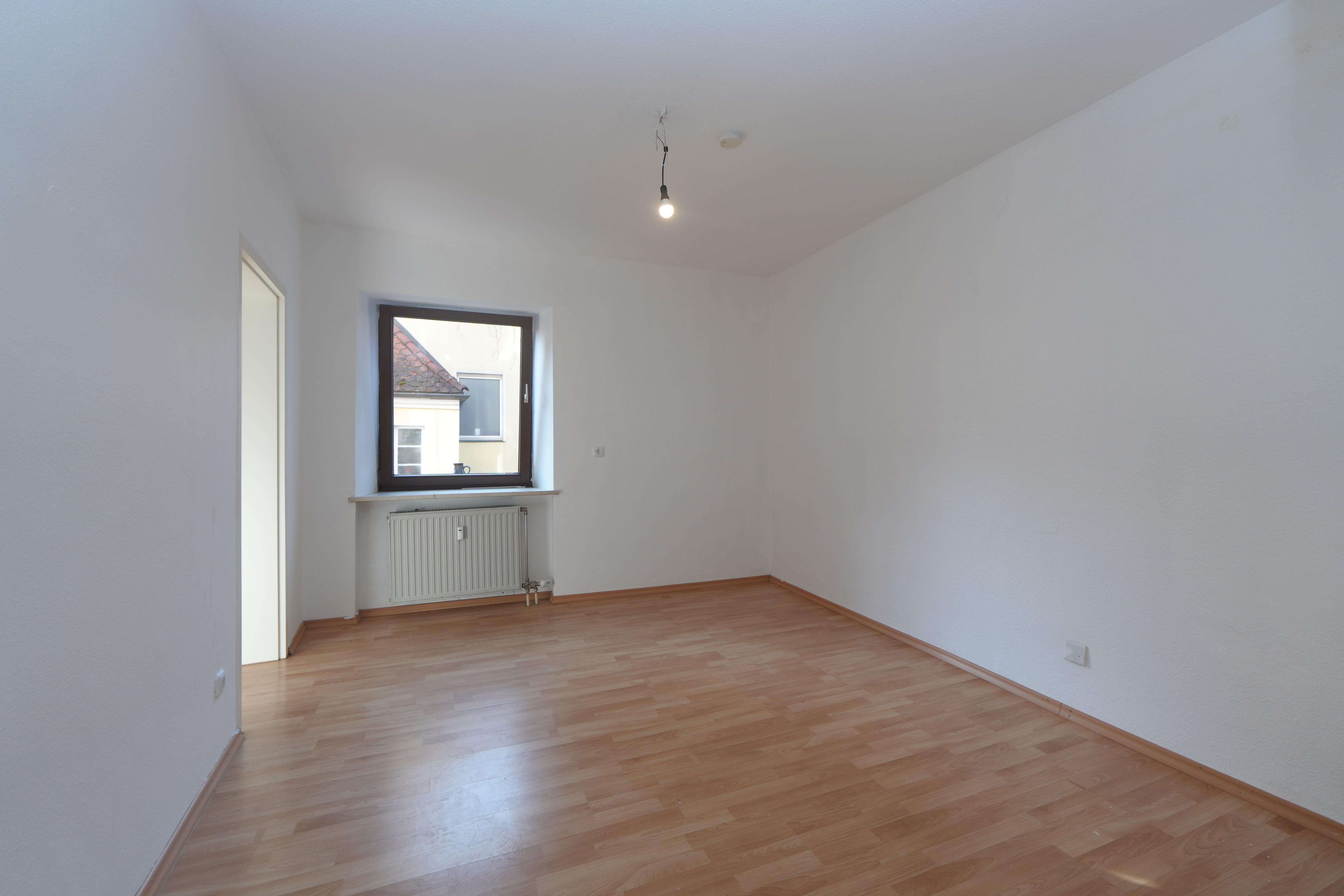 Immobilie in Schwabach - SOFORT VERFÜGBAR! Familienfreundliche 4-Zimmer-Wohnung im Herzen der Stadt - Bild 3