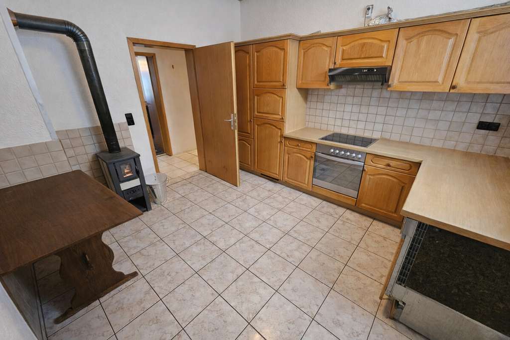 Immobilie in Höfen an der Enz - Flexibles Erdgeschoss mit Potenzial: Wohnen & Arbeiten kombinieren – plus separates Grundstück - Bild 2