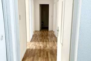 ***Zentrale Lage: 4 helle, schöne Räumlichkeiten, gleichmäßiger Schnitt, Balkon*** – Bonifaziusplatz 2, 55118 Neustadt, Mainz – Vorschaubild 2