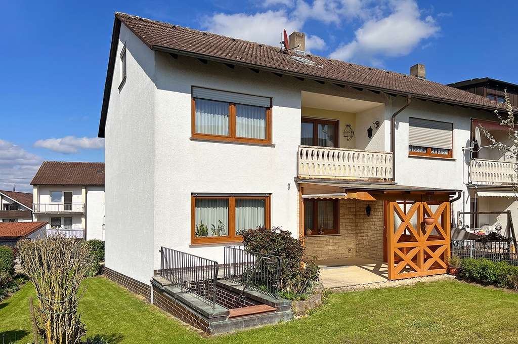 Immobilie in Bad Staffelstein - Charmantes, ruhig gelegenes und familienfreundliches Reihenendhaus mit idyllischem Garten und Garage - Bild 0