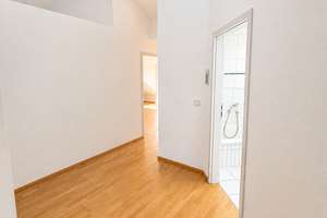 Wohnen über den Dächern Heidelbergs – helle 3-Zimmer-Dachgeschosswohnung mit Balkon – Röntgenstraße 7, 69126 Rohrbach, Heidelberg – Vorschaubild 5