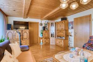 ***Großzügiges Mehrfamilienhaus mit 3 Wohneinheiten, PV- Anlage, Garagen & Werkstatt*** – 94431 Pilsting – Vorschaubild 16
