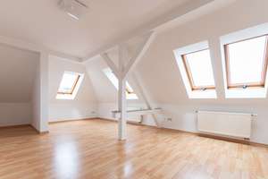 Helle Dachgeschoss-Wohnung | Ruhige Wohnlage | Tageslichtbad mit Wanne – Diakonissenstraße 4, 4177 Altlindenau, Leipzig – Vorschaubild 5
