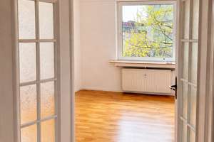 3-Zimmer Altbauwohnung mit Balkon, Aufzug und Parkett in Pempelfort nahe Kö