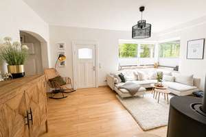 Tolle 3-Zimmer-Wohnung mit Garten, Kamin und moderner Einbauküche in Top-Lage