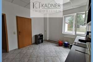 Anlageobjekt! 4 WE + 2 Gewerbe, Steigerung möglich – Wernesgrüner Str. 38, 8228 Rodewisch – Vorschaubild 3