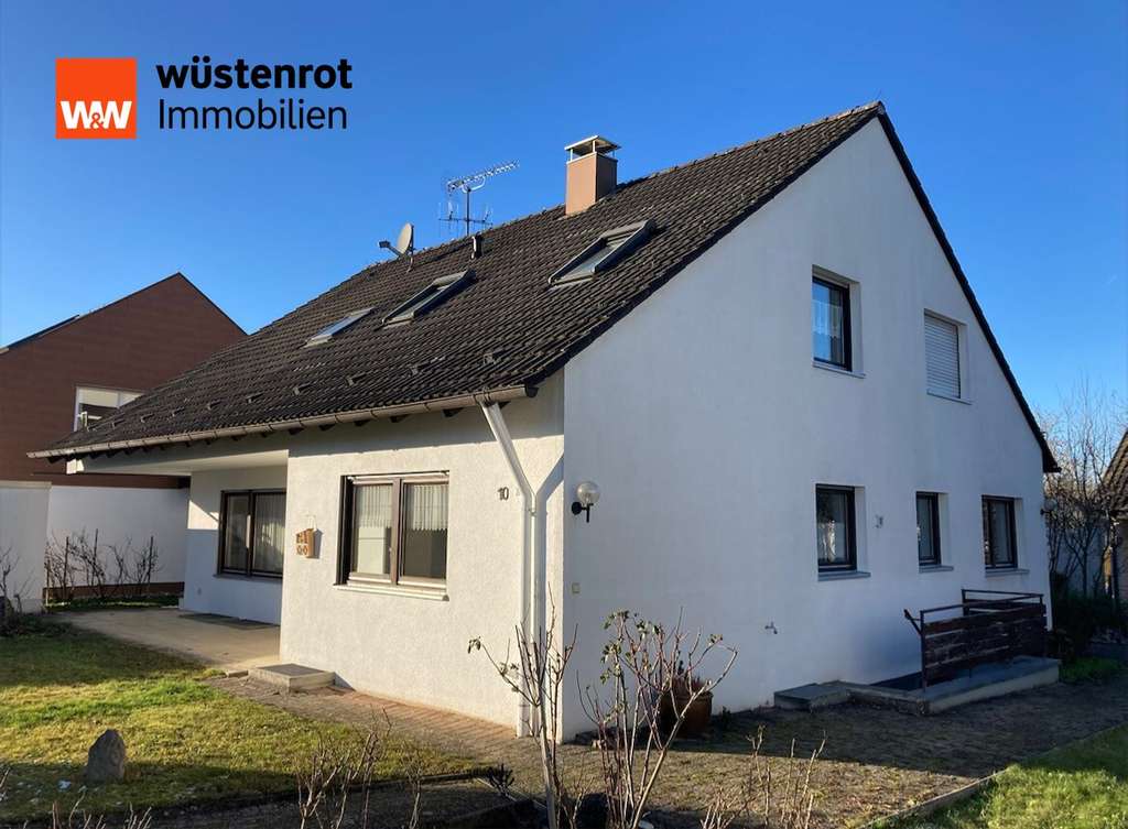 Immobilie in Mutlangen - Gepflegtes Zweifamilienhaus mit großzügigem Grundstück, Terrasse, Balkon und Garage in Mutlangen - Bild 0