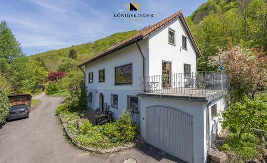 Seltene Gelegenheit: Großes Grundstück mit bestehendem Wohnhaus und möglicher Neubebauung.