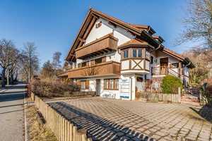 **Verkauft** Stilvolles Einfamilienhaus mit viel Platz in ruhiger Lage – Sigmaringen (Kreis) – Vorschaubild 2