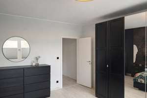 90 m² Wohnkomfort: Helle 3-Zimmer-Wohnung mit Balkon in Köln-Junkersdorf – Die vollständige Adresse der Immobilie erhältst du vom Anbieter., 50858 Junkersdorf, Köln – Vorschaubild 9