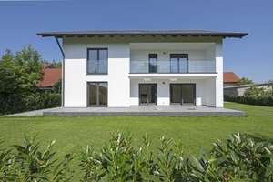 Erstbezug! Wohnen mit Stil und Raum – 9-Zimmer-Einfamilienhaus mit Wellnessbereich & Garten – Die vollständige Adresse der Immobilie erhältst du vom Anbieter., 85465 Langenpreising – Vorschaubild 2