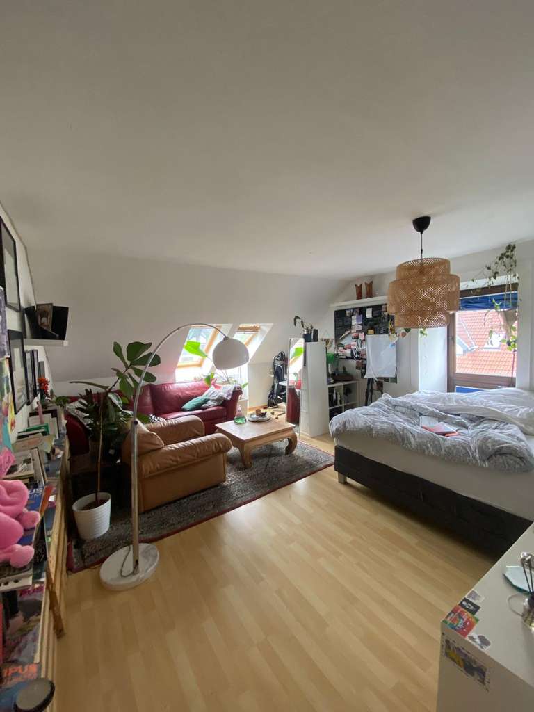 Smart investieren: Vermietete 1,5-Zimmer-Dachgeschosswohnung mit Ausbaureserve & großem Keller