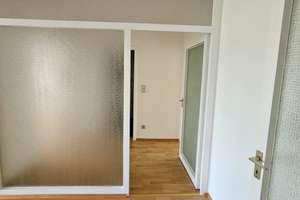 Lebendiger Alltag in Köln: 3-Zimmer-Wohnung im Spitzangerweg – Spitzangerweg 47, 50859 Lövenich, Köln – Vorschaubild 5