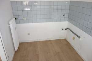 KOMFORTWOHNUNG IN OBERBILK 2 ZIMMER MIT BALKON WANNENBAD KOMPLETT LAMINAT 1. ETAGE / AUFZUG – Oberbilker Allee 280, 40227 Oberbilk, Düsseldorf – Vorschaubild 7