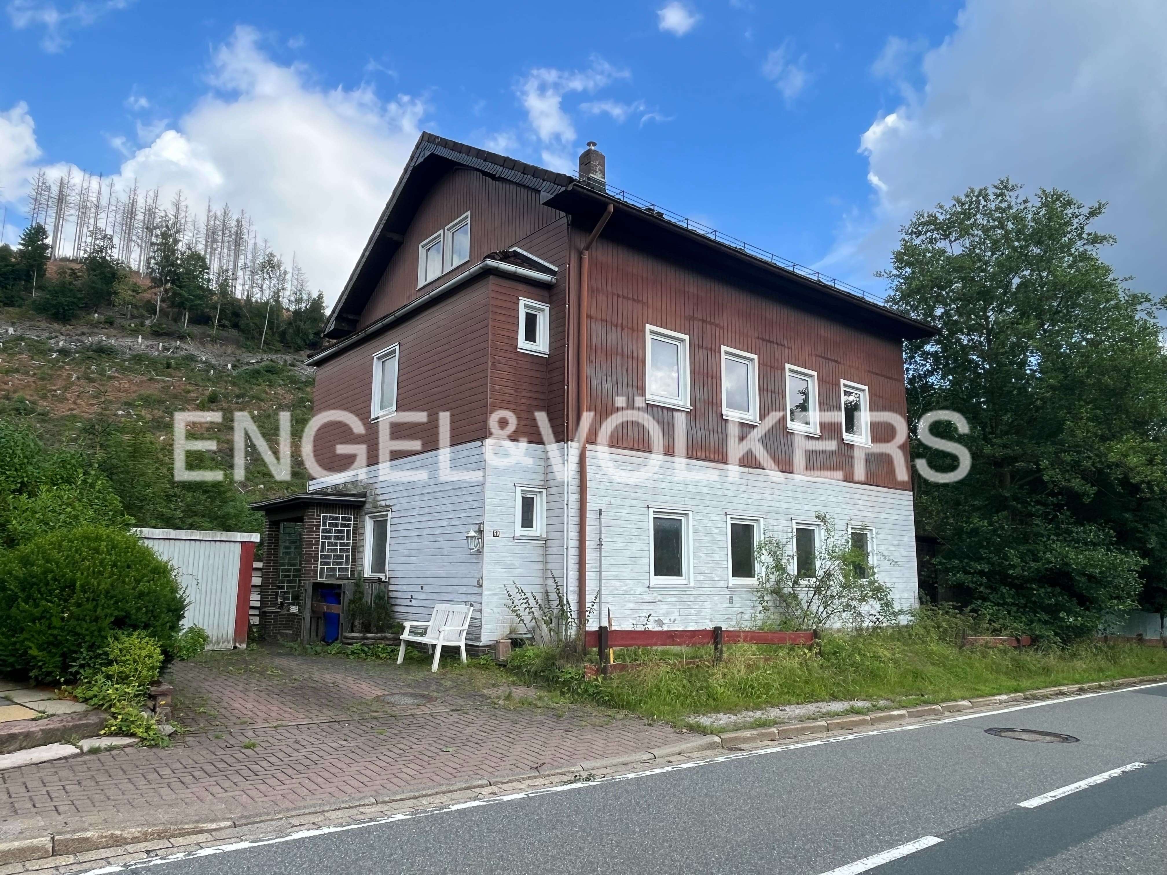 Sarnierungsbedürftiges Fachwerkhaus mit drei Wohneinheiten und großem Potenzial, Goslar Kreis – Bild 1