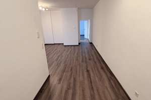 Gepflegte und Sanierte 2,5-Zimmer Wohnung im EG in Pforzheim inkl. EBK und Fußbodenheizung – Die vollständige Adresse der Immobilie erhältst du vom Anbieter., 75172 Weststadt, Pforzheim – Vorschaubild 2