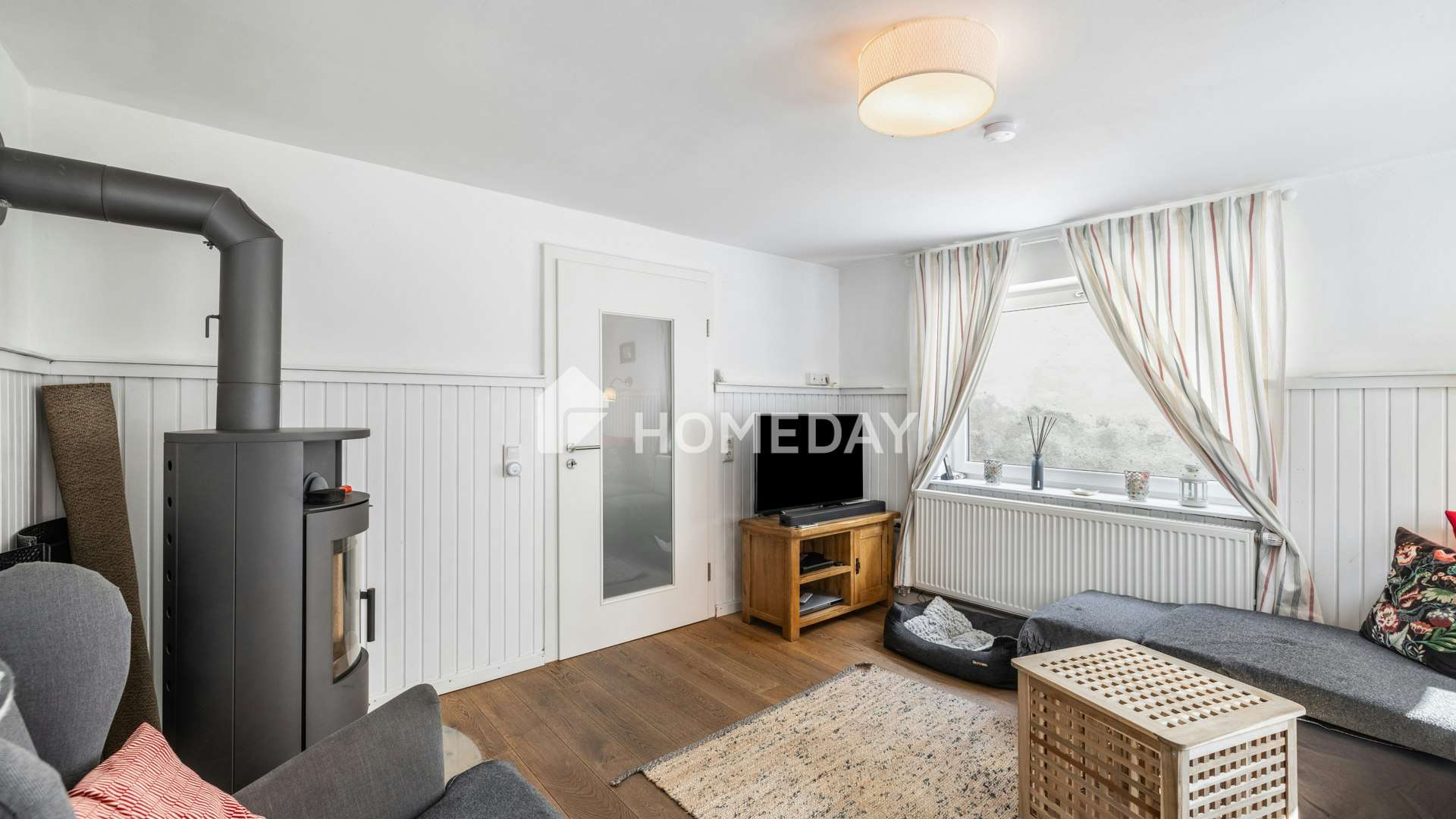 Immobilie in Au in der Hallertau - Stilvoll saniertes Bauernhaus mit zwei Wohneinheiten, Kamin & Photovoltaikanlage - Bild 6