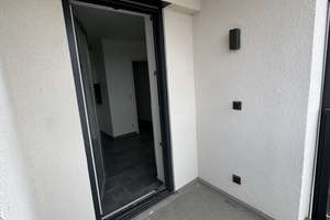 Helle 2-Zimmer Wohnung mit TG-Stellplatz und 2 Balkonen – Sachranger Straße 2, 81549 Obergiesing, München – Vorschaubild 1