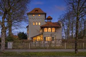 Historische Villen-Eleganz mit Seele – Rarität mit Parkgrundstück im Herzen von Gräfelfing