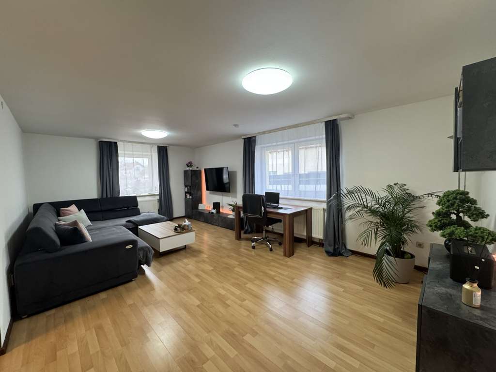 Immobilie in Postau - Vielseitiges ZFH in Postau mit Gewerbefläche – ideal für Handwerk, Familie & Zukunftspläne - Bild 2