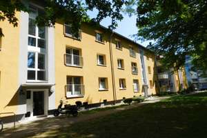 Renovierte und bezugsfertige 3-Zimmer-Wohnung mit Balkon in Zentrumsnähe
