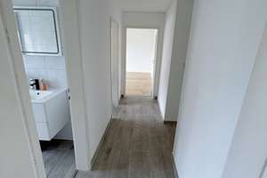 renovierte 2-Zimmer-Wohnung mit EBK und Einzelgarage in S-Degerloch – Die vollständige Adresse der Immobilie erhältst du vom Anbieter., 70597 Degerloch (Ortsteil), Stuttgart – Vorschaubild 2