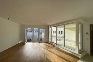 Helle 4 Zimmer Helle 4 Zimmer  Wohnung - Loggia mit Ausblick über ruhigen grünen Innenhof