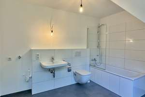 Lichtdurchflutete  Dachgeschoss-Maisonette-Galerie-Wohnung mit 5 Zimmer, Loggia, 3 Bäder und Kamin – Robert-Stolz-Str. 15, 40470 Mörsenbroich, Düsseldorf – Vorschaubild 13