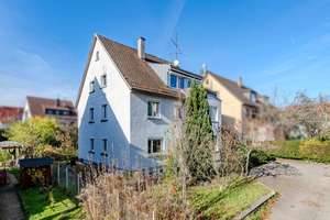 CHARMANTES DREIFAMILIENHAUS AUS DEN 1930ER-JAHREN IN ZENTRALER LAGE VON STUTTGART-VAIHINGEN