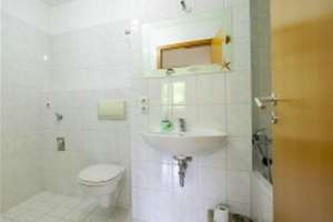sehr schöne helle 2-Zimmer-Wohnung mit verglastem Balkon und EBK in München – Else-Rosenfeld-Str. 29, 81673 Josephsburg, München – Vorschaubild 2