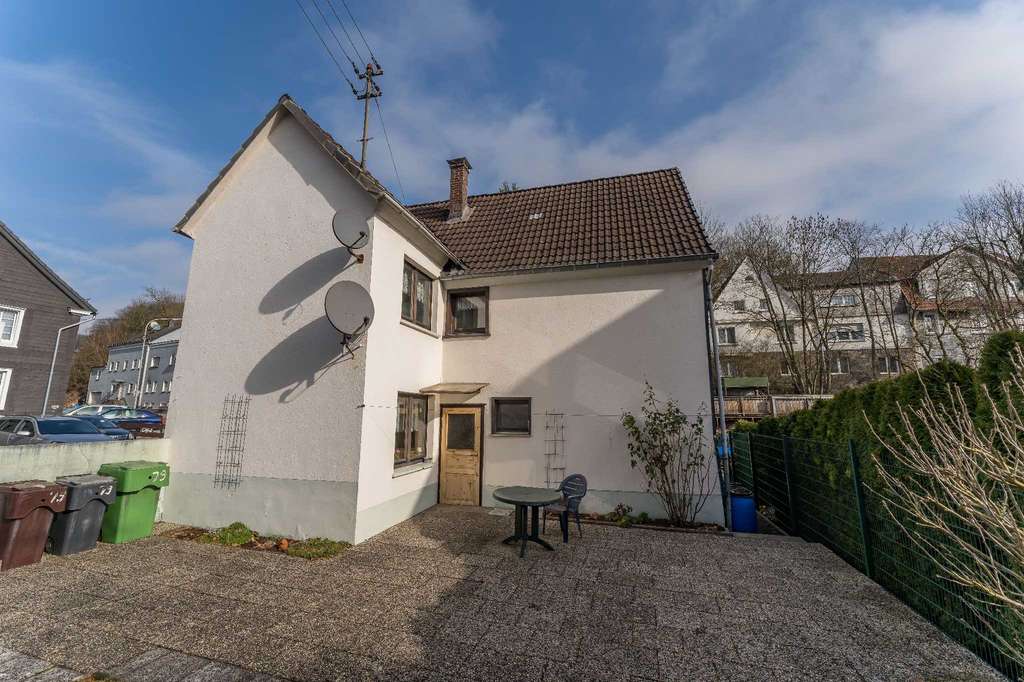 Immobilie in Gummersbach - Historisches Einfamilienhaus mit viel Potenzial - Sanierungsprojekt im Zentrum von Gummersbach - Bild 3