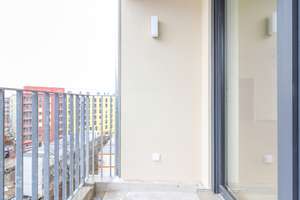 Lichtdurchflutete Etagenwohnung mit Balkon, moderner Einbauküche und großzügigem Grundriss – Meta-Gadesmann-Str. 26, 60326 Gallus, Frankfurt am Main – Vorschaubild 1