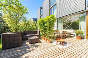 Wohnen, wo Architektur auf Zukunft trifft! Niedrigenergiehaus mit vielen Highlights in ruhiger Lage!