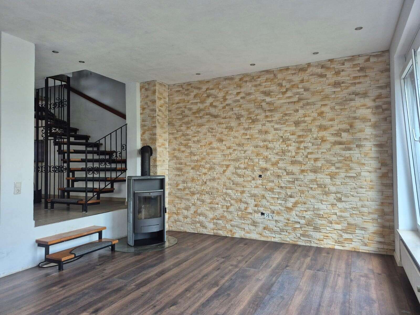 Immobilie in Bruchmühlbach-Miesau - Großzügiges Reihenmittelhaus in ruhiger Sackgasse im Grünen - Bild 2