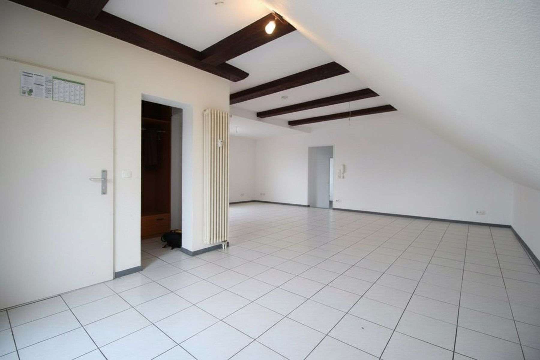 Renovierungsbedürftige, helle 3 Zimmer Wohnung mit Balkon in Astheim, Groß Gerau Kreis – Bild 4