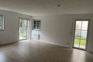 Freie 2-Zimmer-Erdgeschosswohnung mit drei Terrassen und Gartenanteil