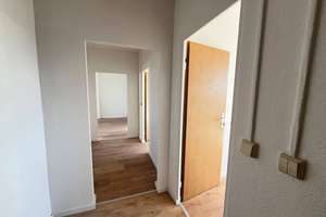 Geräumige Familienwohnung mit Balkon und besten Ausblick | EBK auf anfrage dazu – Moseler Straße 8, 8058 Pölbitz, Zwickau – Vorschaubild 6
