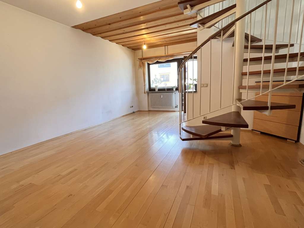 Immobilie in Garmisch-Partenkirchen - Geräumige 3 Zi.-Whg.*2 Balkone*2 Bäder*2 Etagen* Nähe Bahnhof*Preis inkl. Duplexparker - Bild 4